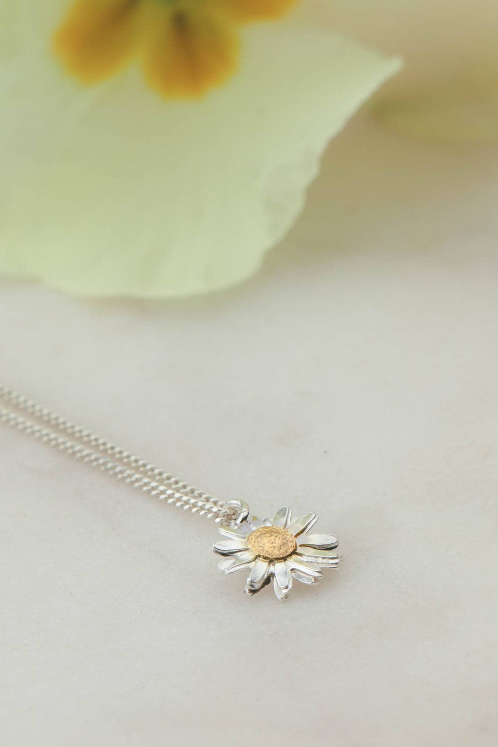 Daisy Flower Head Necklace