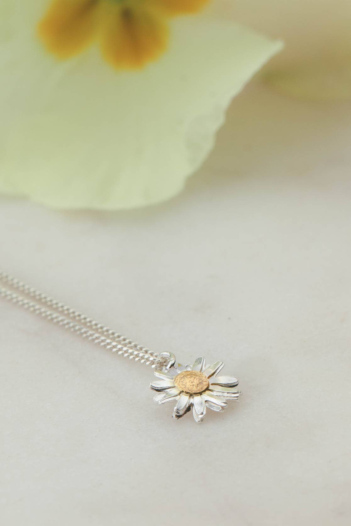Daisy Flower Head Necklace