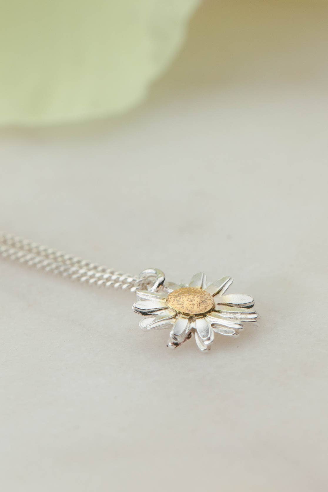 Daisy Flower Head Necklace