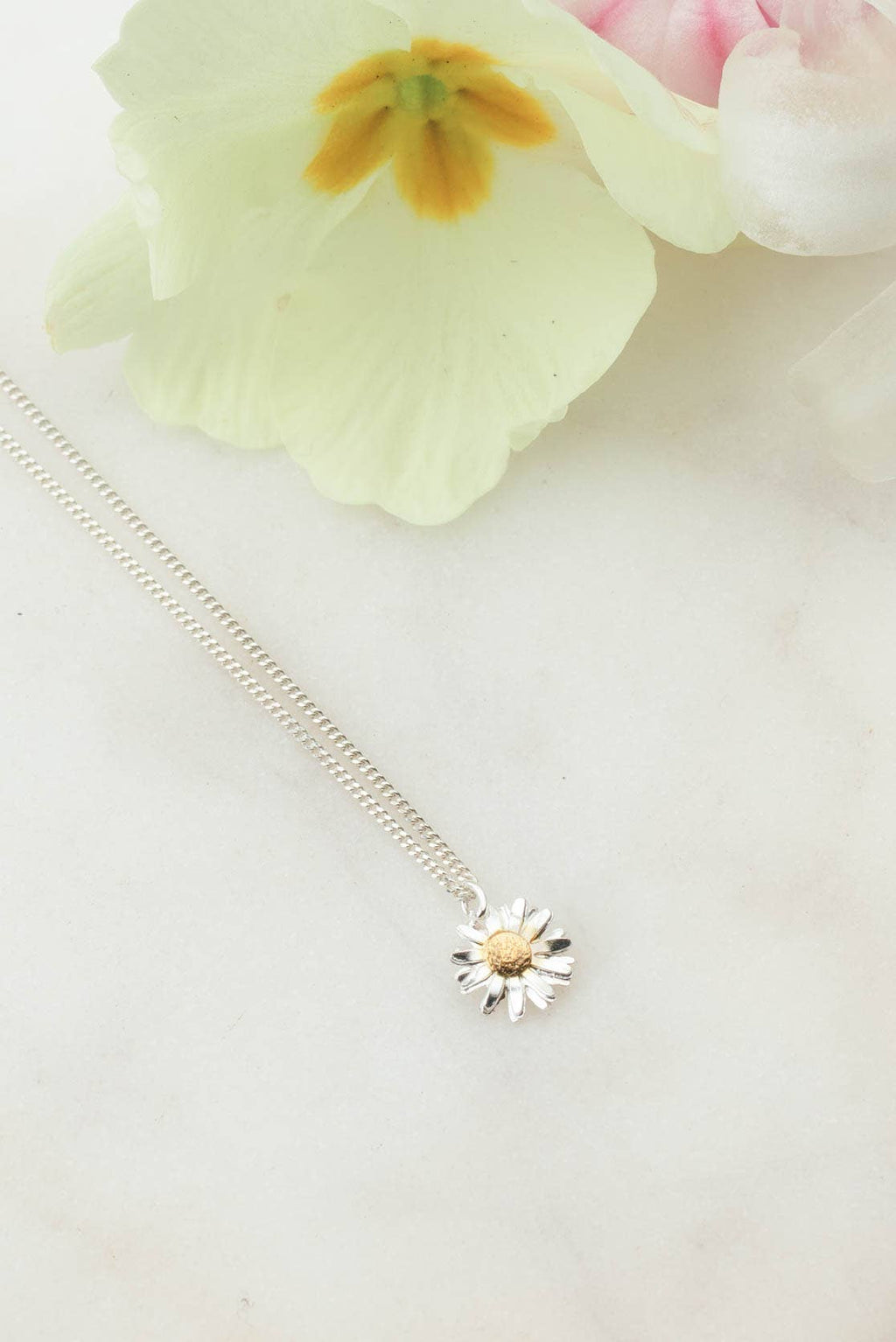 Daisy Flower Head Necklace