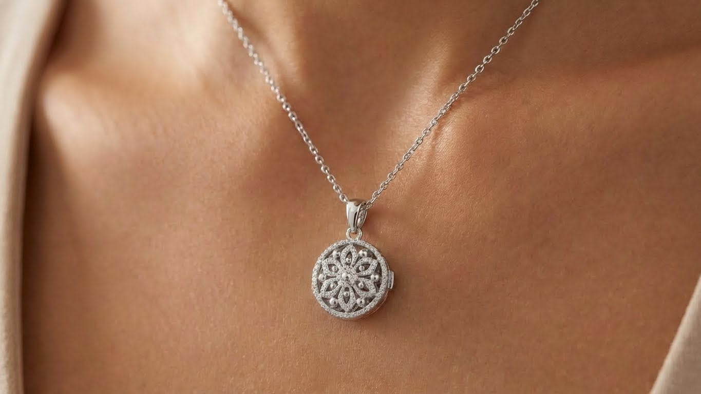 Round Cubic Zirconia Flower Locket Pendant with Adjustable Chain (46/51 cm)